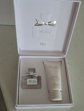 Brand New in Box never used DIOR Miss Dior Duo gift Set Miss Dior & Body Milk